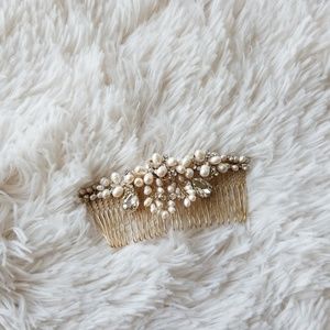 Jeweled Pearls and Crystal wedding hairpin NWOT